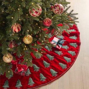 Sudha Pennathur Red and Green Christmas Tree Skirt